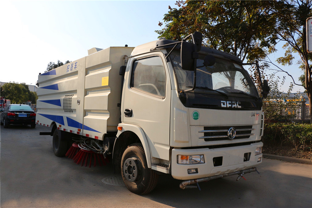 （8方）东风大多利卡扫路车