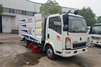 （5方）重汽豪沃扫路车