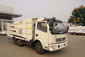 （8方）东风大多利卡吸尘车