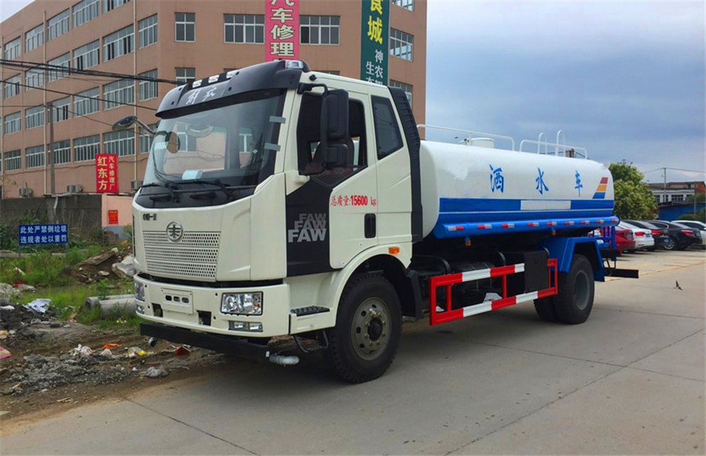 （8-12吨）解放J6洒水车