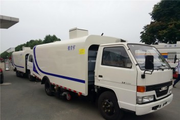 （5方）江铃小型吸尘车